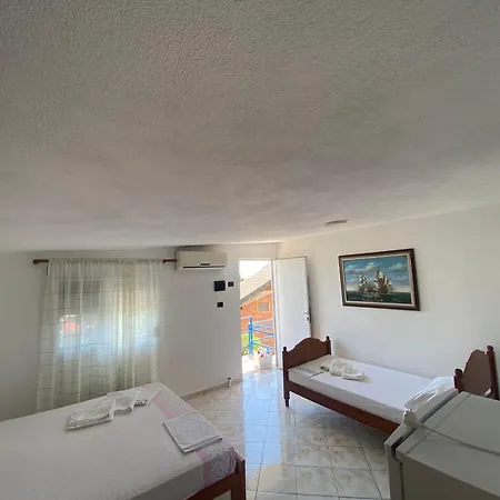 Llambro Hostel