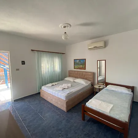 Llambro Hostel Dhërmi