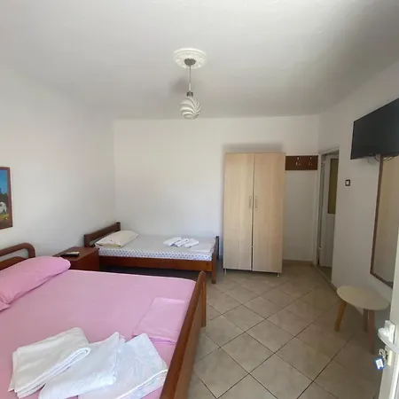 Hostel Llambro