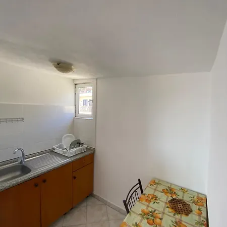 Hostel Llambro *